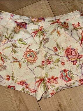 Floral Shorts Size 4 Cuffed Front Pockets Zips on the Side By TULLE